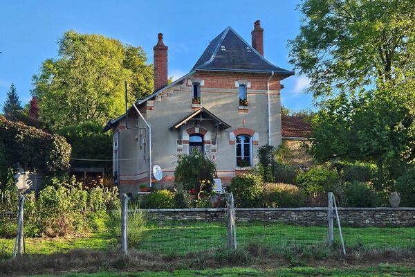 Saint-Priest-la-Marche - NIEUW € 159.000
